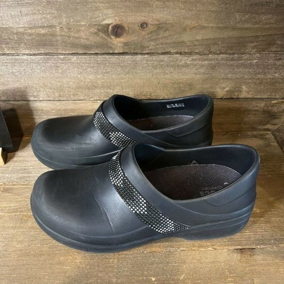 Womens Crocs Neria Pro II 2 Black Embellished Clog Mules Shoes Size 7 M GUC - Picture 2 of 6